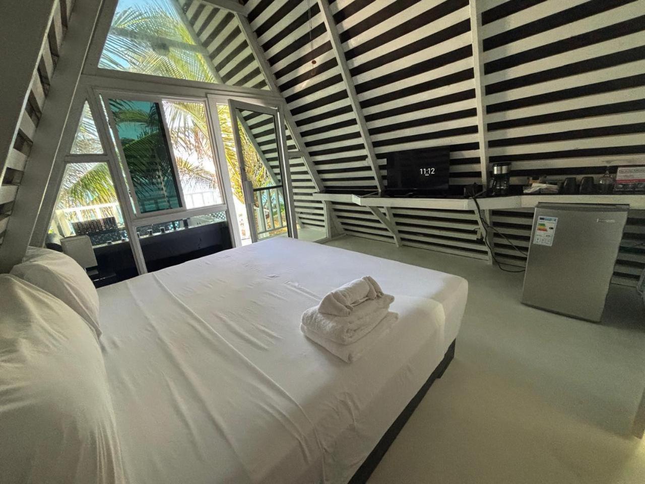 The Sea Cliff Hotel Resort & Spa Порт Антонио Екстериор снимка