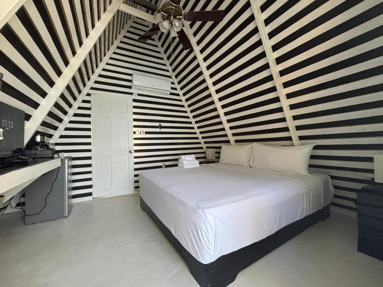 The Sea Cliff Hotel Resort & Spa Порт Антонио Екстериор снимка